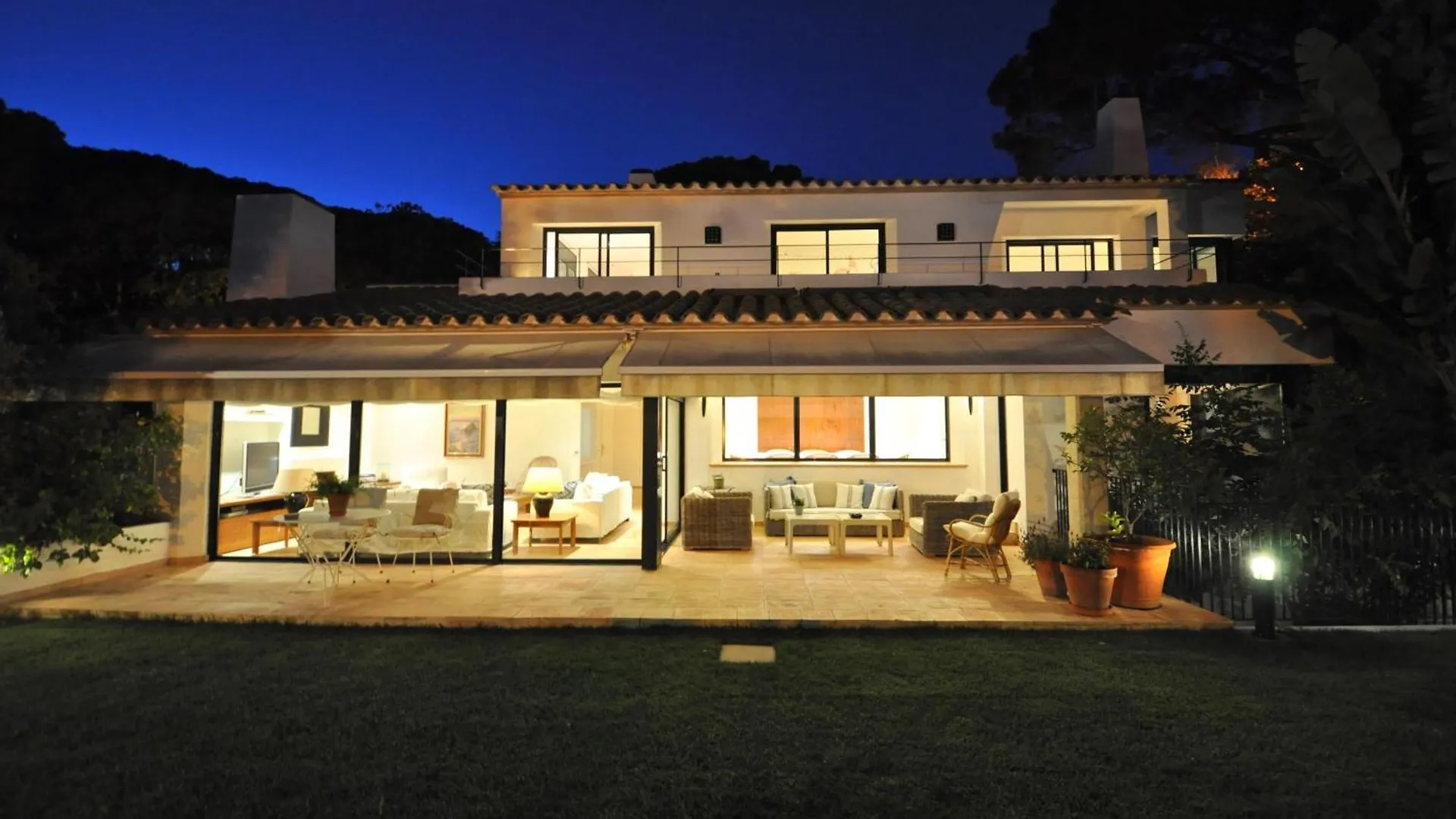 Villa Les Oliveres - Lux Houses Experience Lloret de Mar